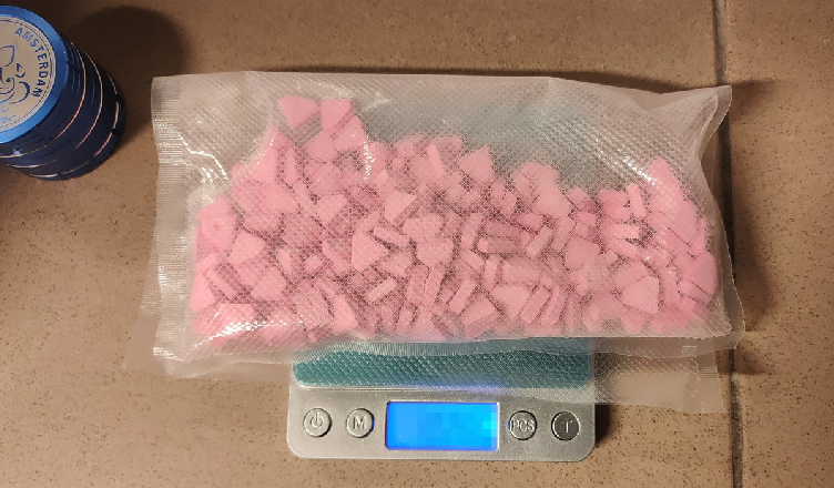 Nastolatek użył gazy wobec interweniujących policjantów - miał przy sobie narkotyki