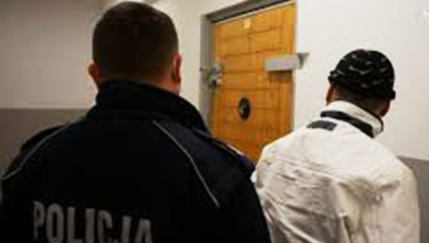 Aż 8 zarzutów za kradzieże z włamaniem do pojazdów i w warunkach recydywy