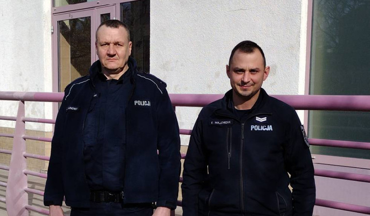 Dzielnicowi ruszyli na pomoc młodej kobiecie w kryzysie