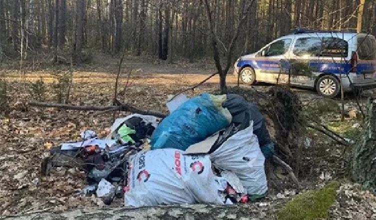Straż miejska na tropie leśnych śmieciarzy