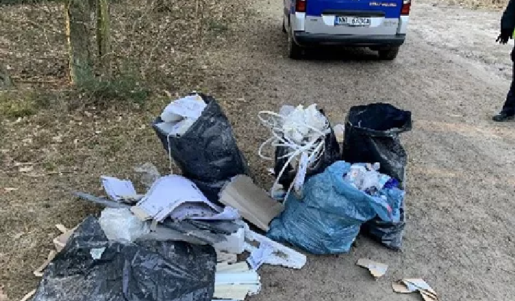 Straż miejska na tropie leśnych śmieciarzy
