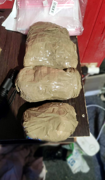 Blisko dwa kilogramy narkotyków i nielegalne gry hazardowe - właścicielowi grozi długa odsiadka