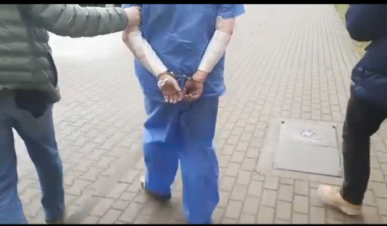 Policja zatrzymała go w mieszkaniu z ciałami siostry i jej syna - podejrzany o zabójstwo trafił do aresztu