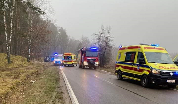 Wypadek busa przewożącego dzieci do szkoły specjalnej