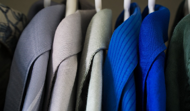 Ukradł samochód i pieniądze - przed prawem ukrył się w szafie