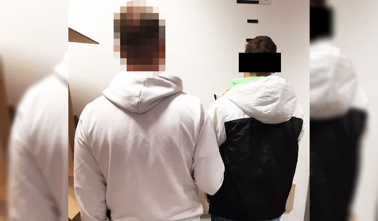 Wybił szybę żeby ukraść batoniki i paczkę lekarstw przeciwbólowych