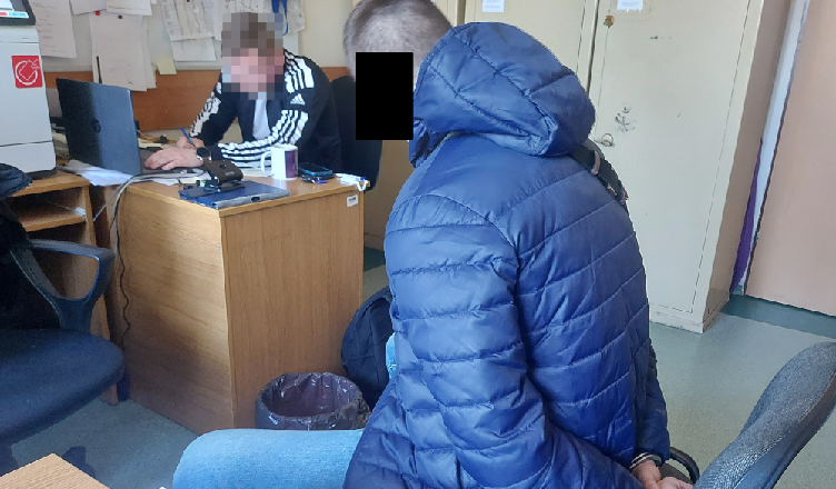 W środku nocy napadli na 59-latka - policja zatrzymała dwóch 19-latków