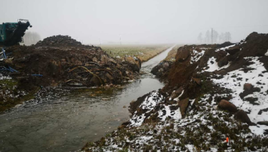 W trakcie budowy mostu odkryto niewybuch - okoliczni mieszkańcy musieli zostać ewakuowani [wideo]
