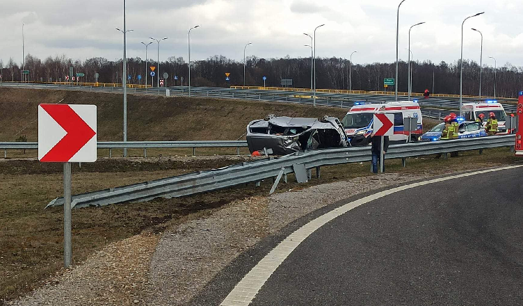 Wypadek na zjeździe z S8 w Wołominie