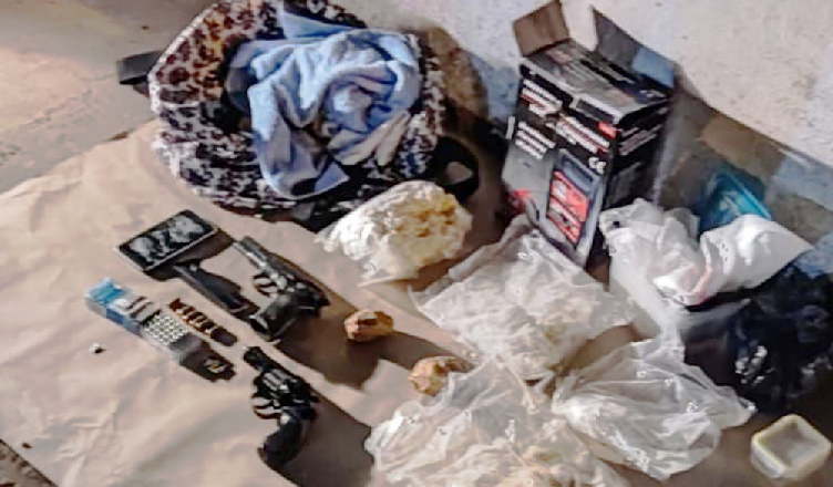 Nie stawił się do odbycia kary, więc policjanci zapukali do jego mieszkania - posiadał broń i ponad 3 kilogramy narkotyków