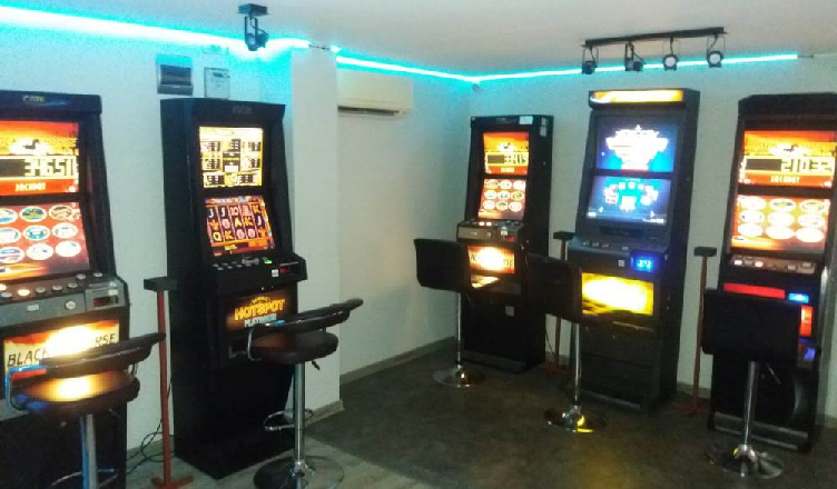 Prowadzili nielegalne kasyna na terenie pięciu województw - 7 osób trafiło w ręce policji