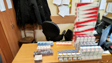 Ponad 18 tys. sztuk nielegalnych papierosów w aucie na parkingu - 58-latka usłyszała zarzuty