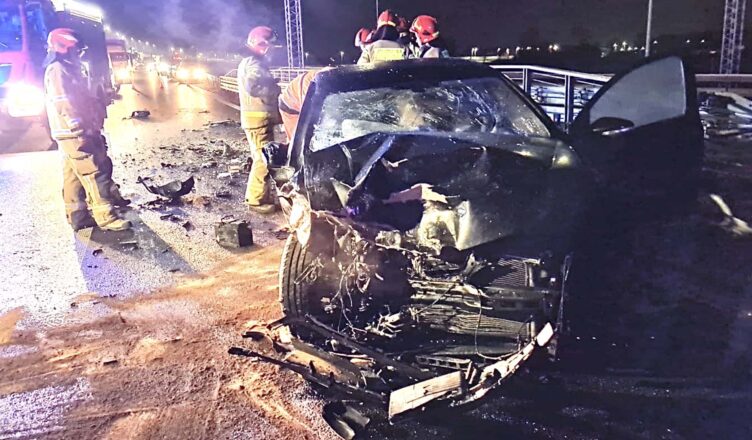 Czołowe zderzenie na S8. Kierowca jechał „pod prąd”