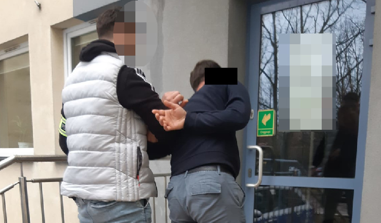 Ukradł 100 tys. złotych metodą "na kolec"