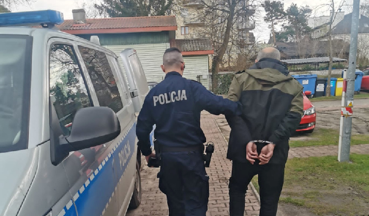 Ukradli alkohol i użyli gazu pieprzowego - jeden ze sprawców jest już w rękach policji
