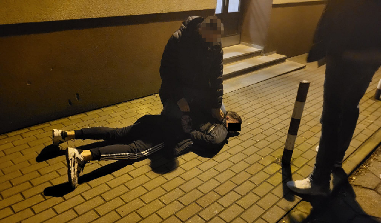 Umówili się na wspólną noc - rano obudziła się sama i w dodatku bez auta