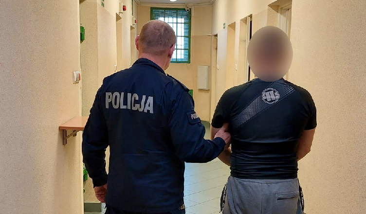 Był poszukiwany przez policję - wpadł, bo ukradł perfumy