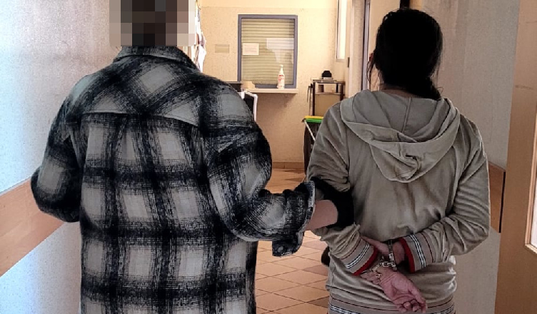Doprowadziła do zderzenia trzech samochodów - była pijana i zaatakowała policjanta po służbie