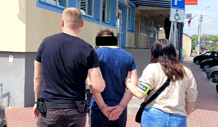 W obecności dziecka znęcał się nad partnerką - zaatakował również interweniujących policjantów