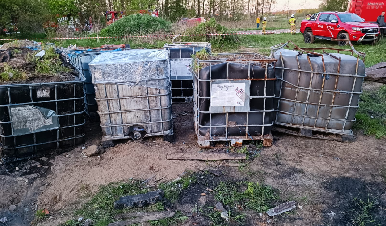 Nielegalne składowiska odpadów niebezpiecznych na terenie powiatu wołomińskiego - komunikat Komendy Powiatowej Państwowej Straży Pożarnej w Wołominie
