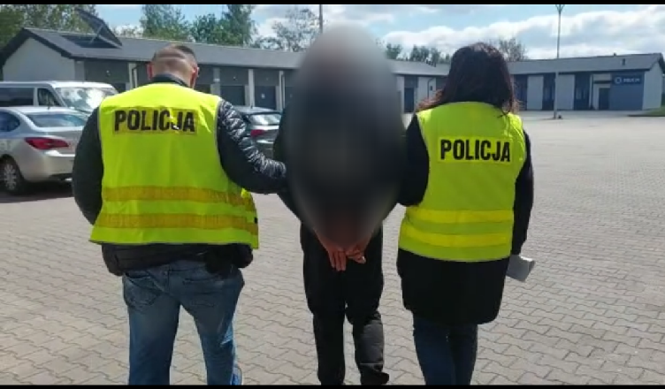 W trakcie pościgu chciał potrącić policjanta - najbliższe miesiące spędzi w areszcie [nagranie]