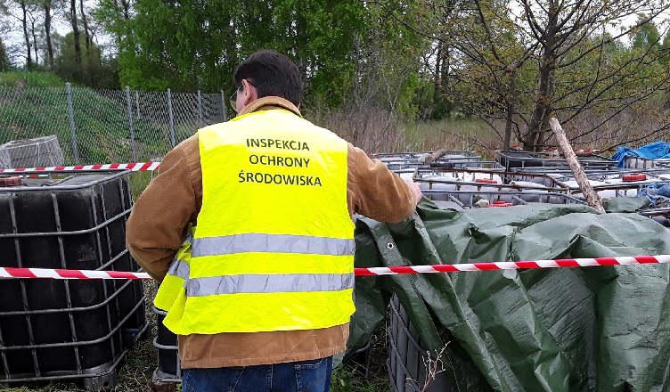 Silnie żrące, trujące i mutogenne - są pierwsze wyniki badań odpadów znalezionych w Duczkach