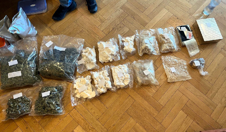 "Specjalne" mieszkanie i "specjalny" towar - blisko 11 kilogramów narkotyków