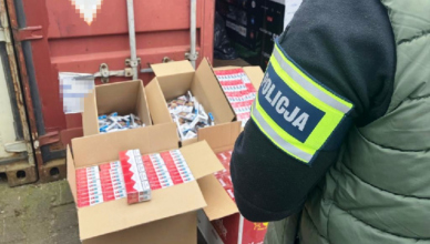 Policja zlikwidowała magazyn nielegalnych papierosów w Markach