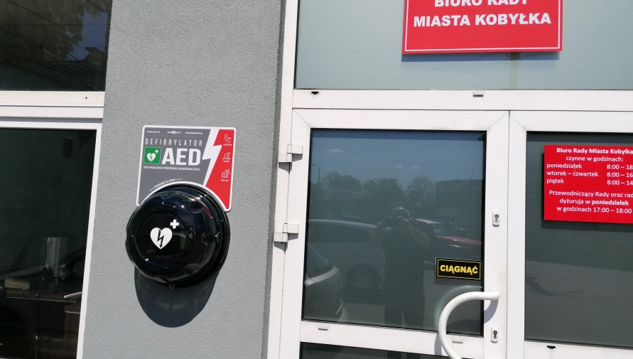 6 defibrylatorów w Kobyłce