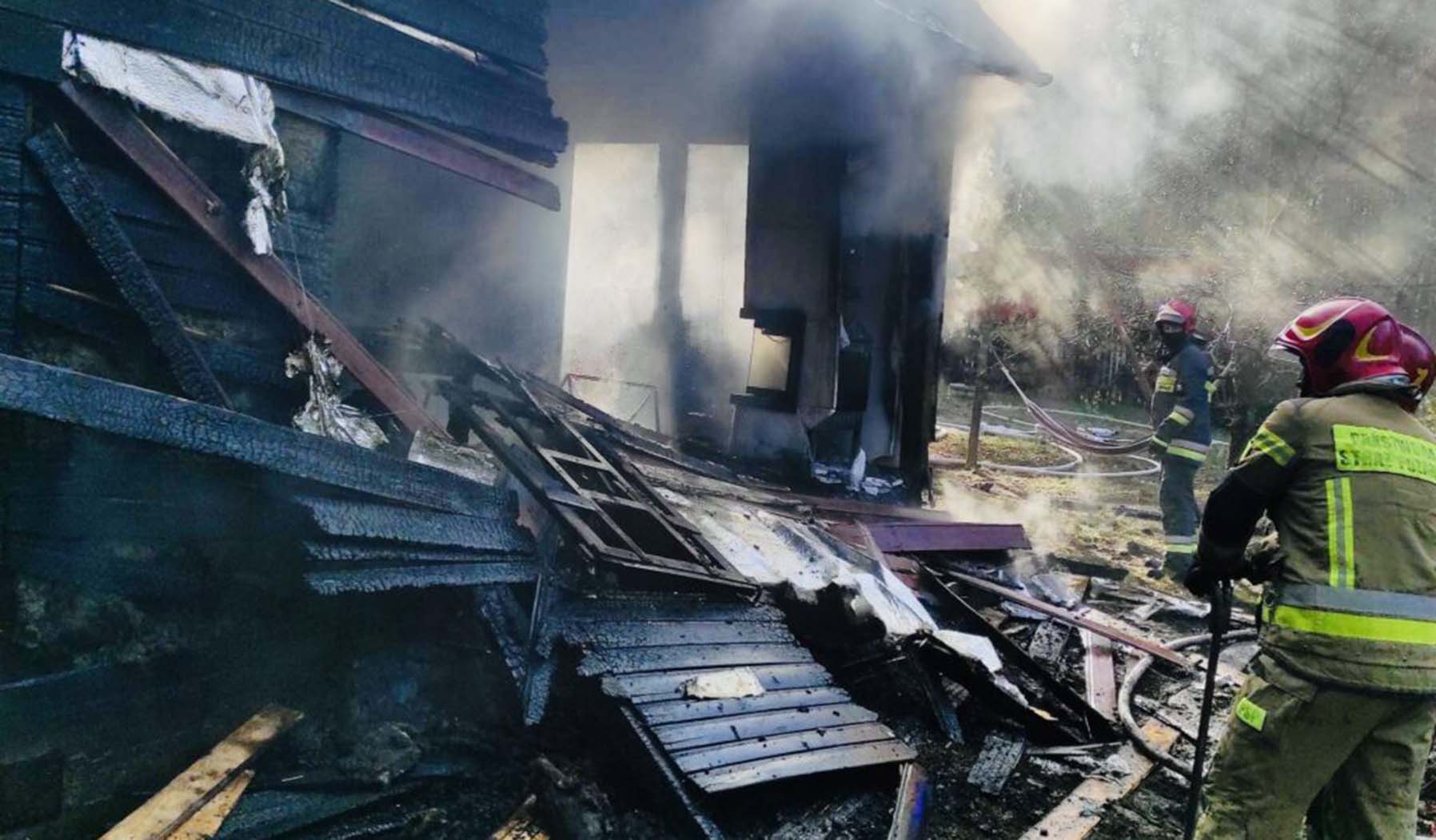 Wybuch i pożar w domu jednorodzinnym. Na pomoc przyleciały dwa śmigłowce LPR
