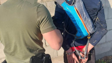 Podczas ucieczki przykrył się folią, żeby zmylić policjantów - bezskutecznie