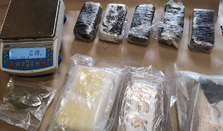 Policjanci zatrzymali w Warszawie transport znacznych ilości kokainy i heroiny