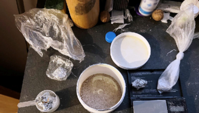 Policja zatrzymała dilerów mefedronu