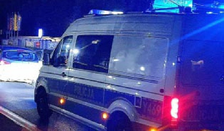 Uderzył w auto jadące przed nim, odjechał i próbował ukryć się w lesie