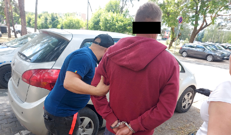 Zignorował zakaz zbliżania się i zaatakował swoją partnerkę na ulicy - ponownie trafił do aresztu
