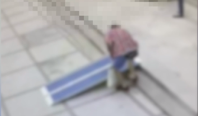 Łupem złodzieja padł... podest dla inwalidów - wszystko nagrały kamery