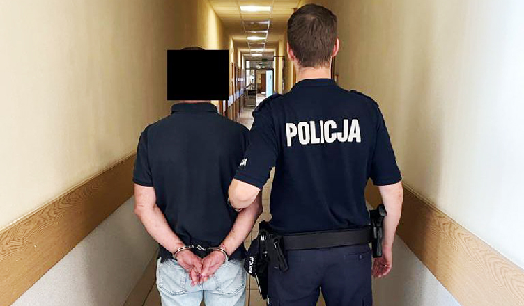 Zaatakował nożem swojego kolegę - przed policją uciekł przez okno i ukrył się w toalecie