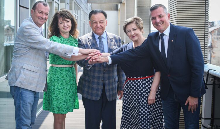 Zarząd Województwa Mazowieckiego z absolutorium i wotum zaufania