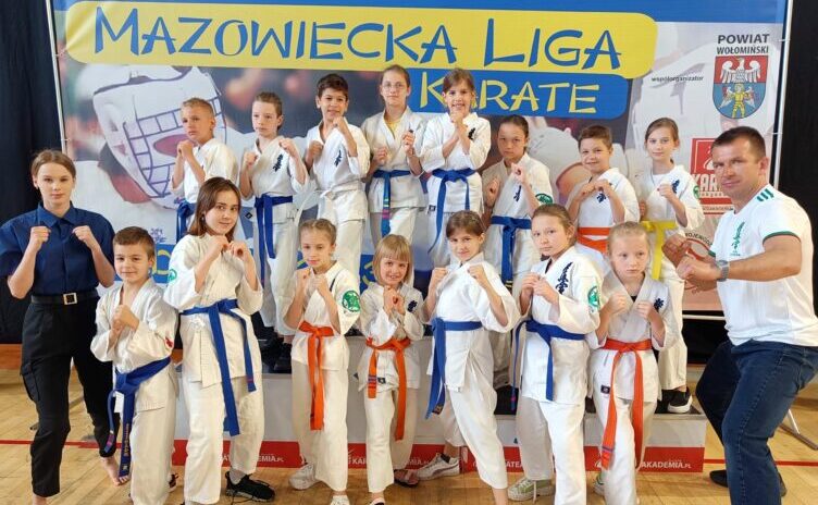 25 medali młodych karateków z Zielonki