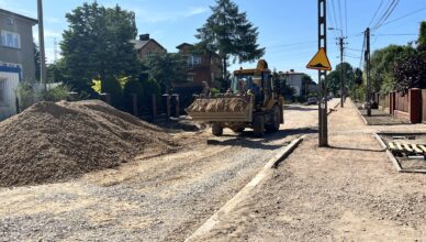 Zielonka - wyłania się kształt modernizowanej ulicy Wiejskiej