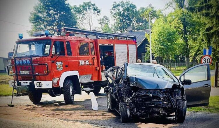 Zasłabła za kierownicą i wjechała w drzewo. Na pomoc przyleciał śmigłowiec LPR.