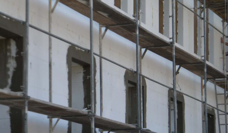 Jak szybko zwraca się inwestycja w ocieplenie domu? – wyniki audytu Polskiego Alarmu Smogowego