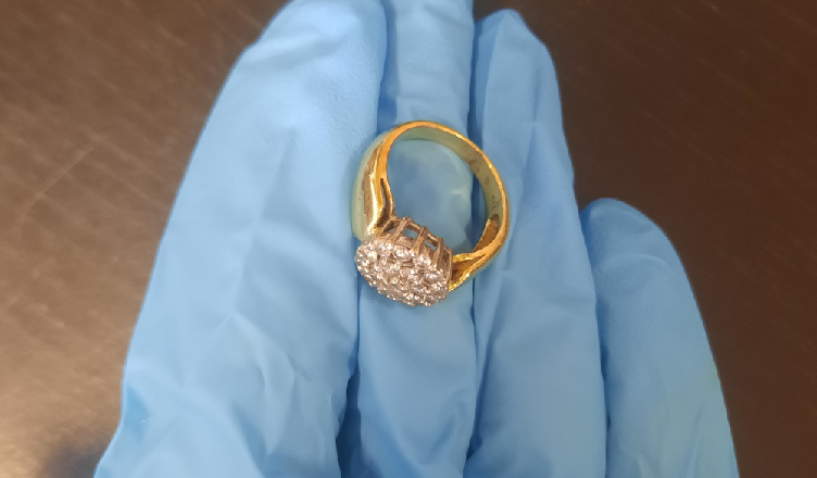 Ukradła pierścionek w lombardzie i... zastawiła go w kolejnym lombardzie