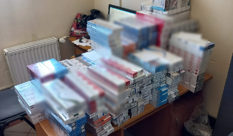 Prawie 50 tys. papierosów ukryła w trzech autach