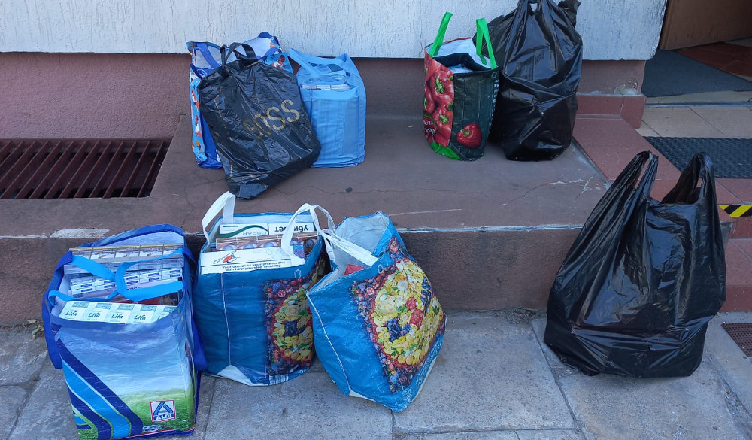 Prawie 50 tys. papierosów ukryła w trzech autach