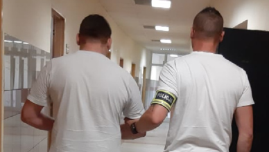 "Ja tylko poszedłem tam z żoną" - to tłumaczenie nie przekonało mundurowych