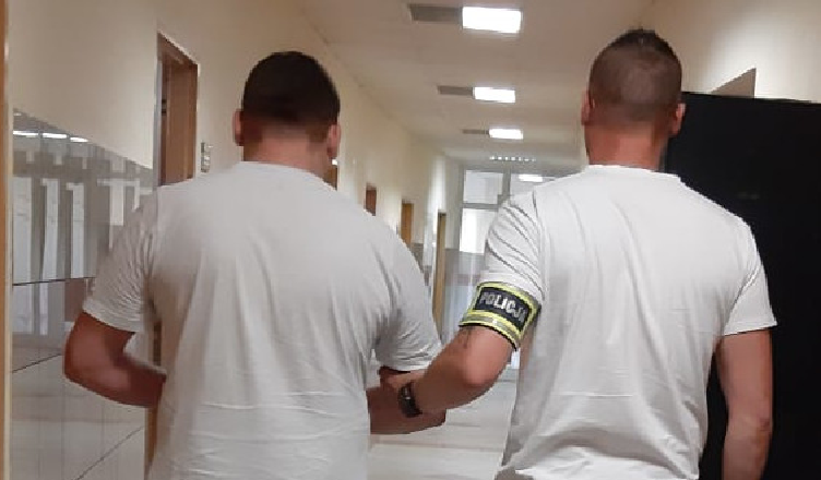 "Ja tylko poszedłem tam z żoną" - to tłumaczenie nie przekonało mundurowych