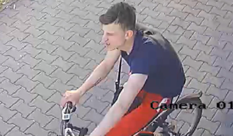 Rowerzysta potrącił pieszą - rozpoznajesz go?