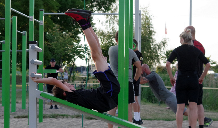 Wakacyjny STREET WORKOUT na Huraganie