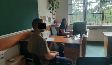 Policjanci namierzyli dziuplę, zatrzymali pasera i odzyskali skradzioną w Holandii Toyotę